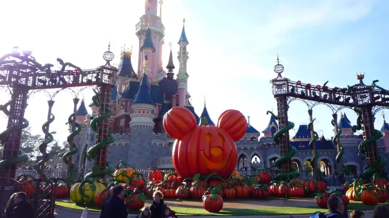 halloween celebrations at disneyland paris