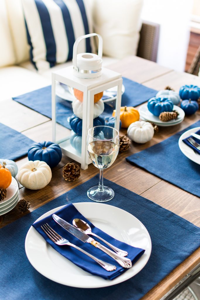 easy blue and white thanksgiving table
