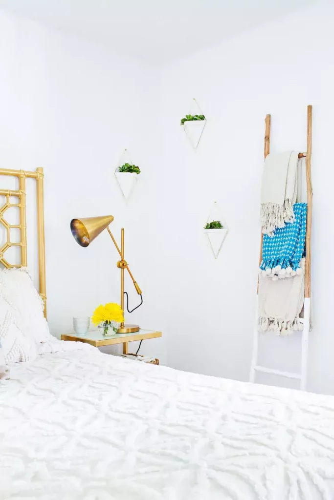 ladder for storage in small bedroom