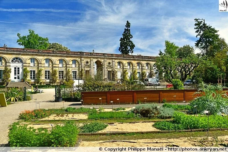 Jardin Botanique along the riverbank in Bordeaux city