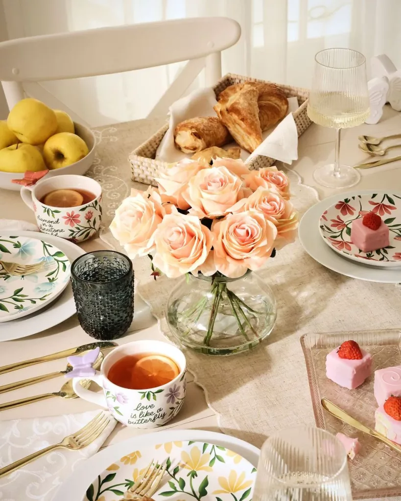 dining table centerpiece
