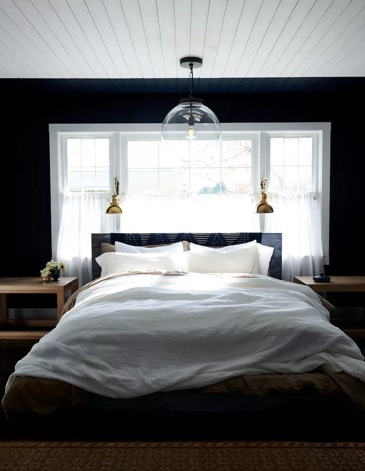 minimalist bedroom dark