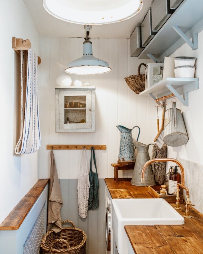 tiny laundry room 