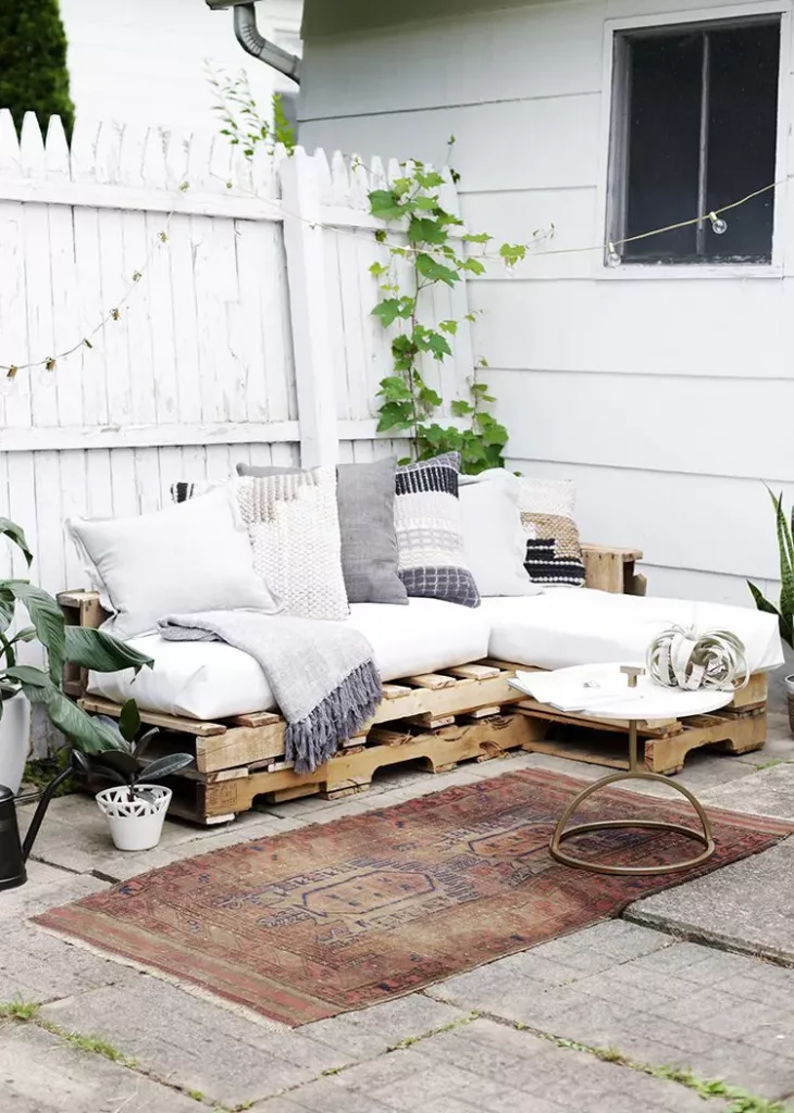image pallet furniture Small Patio Decor Ideas