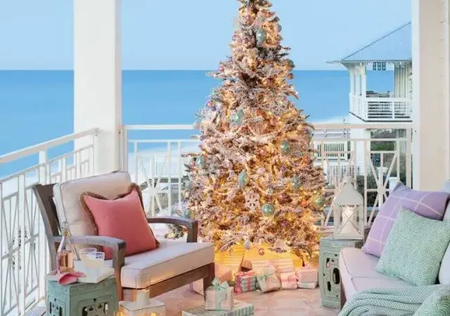 Balcony Holiday Decorating Ideas: Easy Christmas Cheer