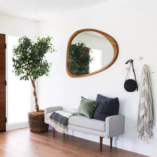 blankets in entryway 