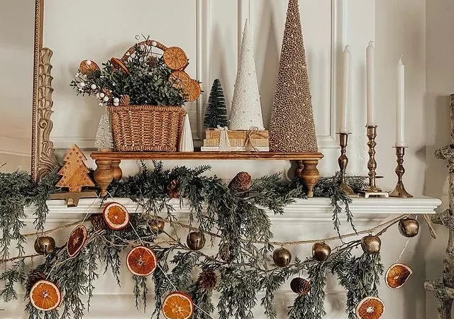 24 Christmas Garland Ideas For Your Fireplace: Festive Inspiration for the Perfect Mantel Display