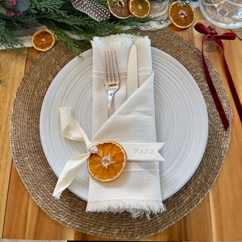 easy DIY Thanksgiving table settings for any budget - clay place card