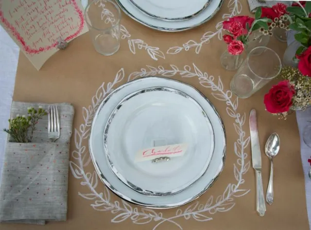 quick and easy thanksgiving table setting - kraft paper