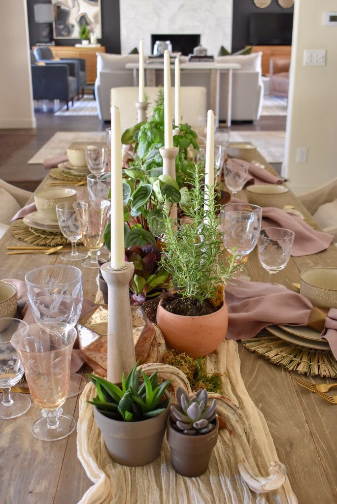 plants and greenery as centerpiece for thanksgiving table decor 
