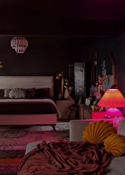 dark aesthetic
shot from https://www.tiktok.com/@arianna_danielson/video/7359399727760379182