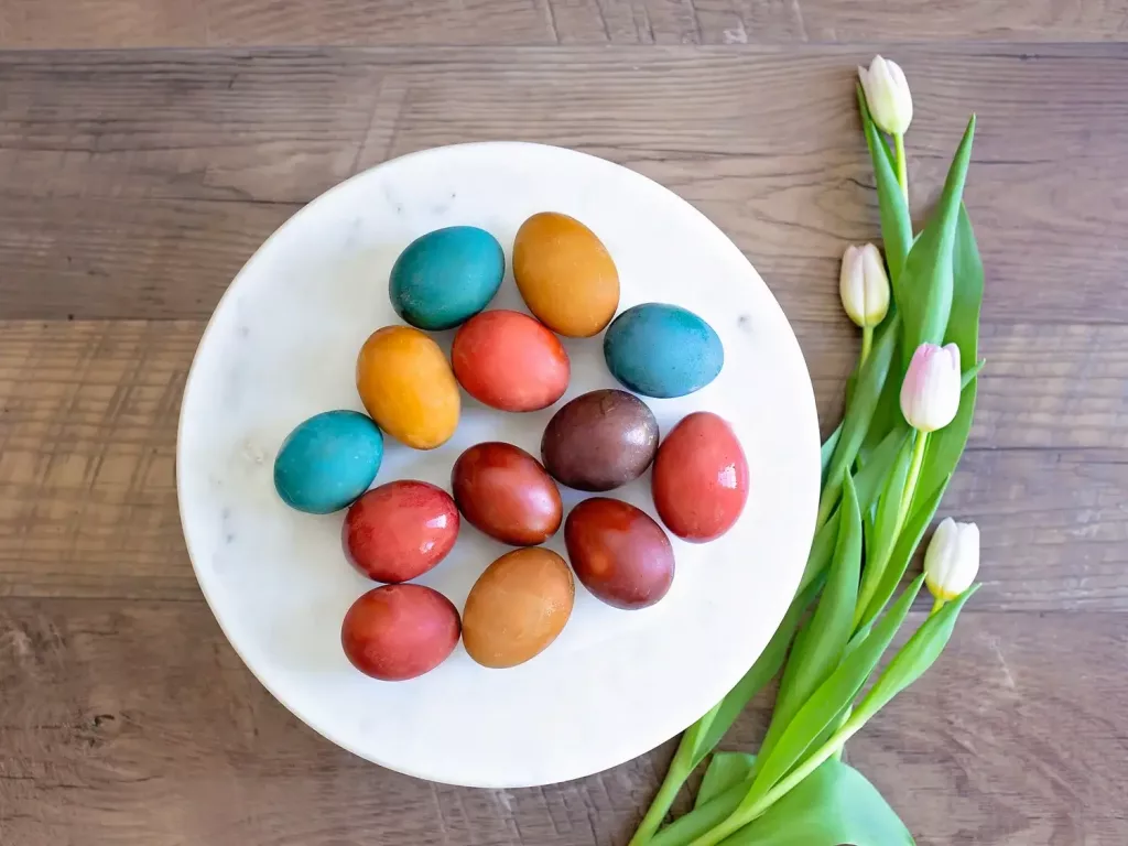 how to dye easter eggs naturally