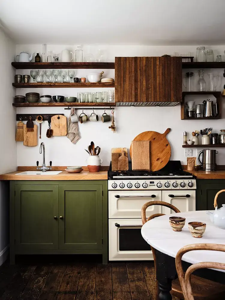 rustic farmhouse kitchen using organic and warem tones
