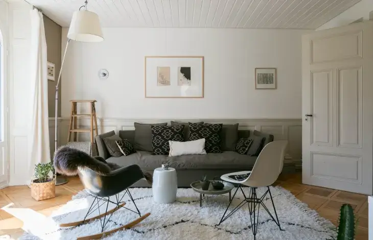 refurbished ladder for blankets for decorating empty living room corners