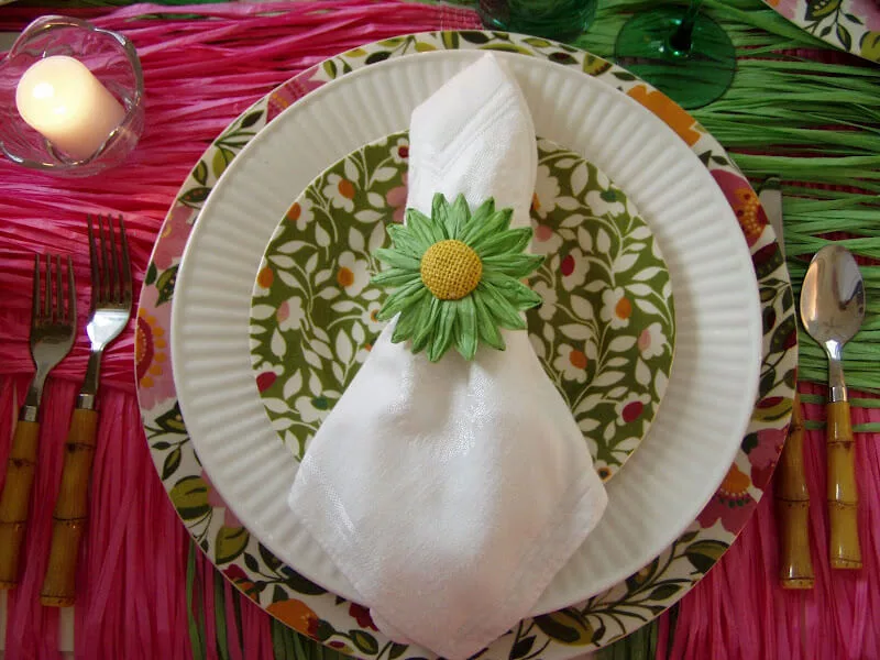 simple table decorations for a summer dining table using hula skirts