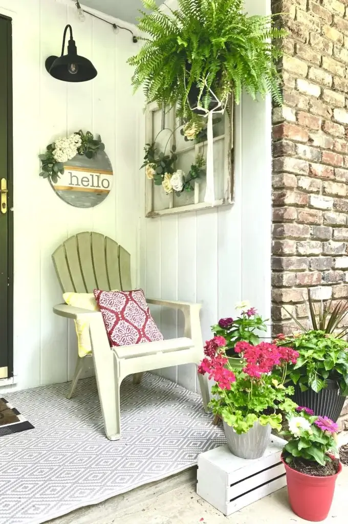 small porch decor with summer themed wreath