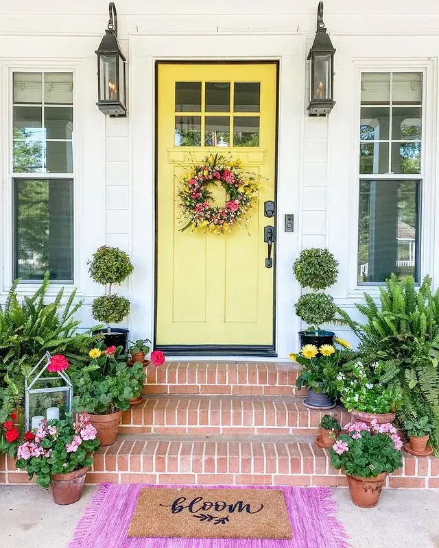 summer door ideas with summer wreaths 