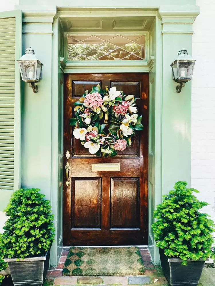 summer door ideas for dark wood front doors
