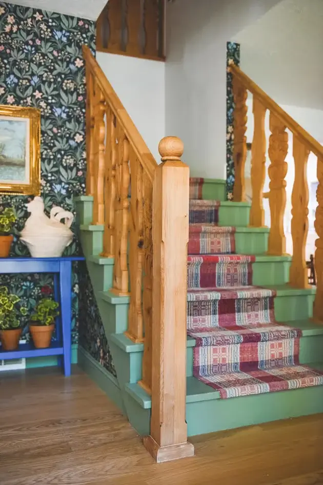 decorate stairway with paint and stair runner