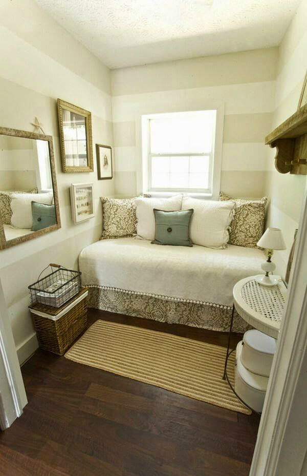 Daybed for a guest room nook