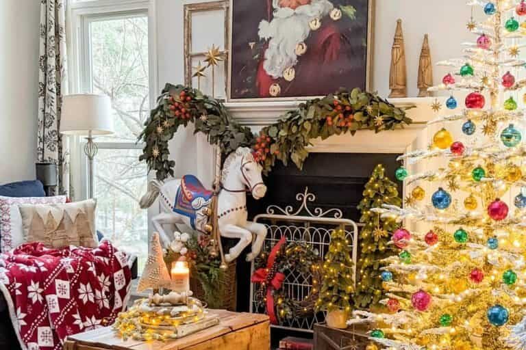 Old Fashioned Christmas Ideas in living room with Christmas tree and decor