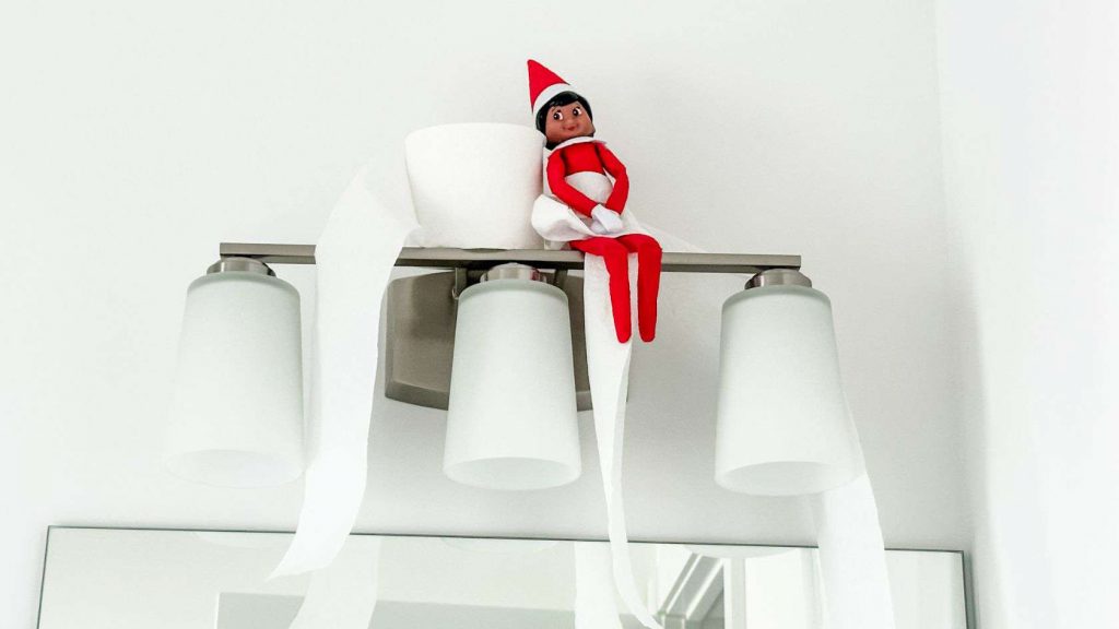 elf on the shelf idea to use toielt paper as tarzan swing
