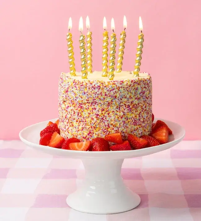 Bold birthday cake as decoration to avoid using balloons