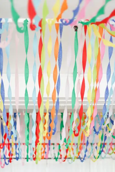 streamers as birthday decoration without using balloons