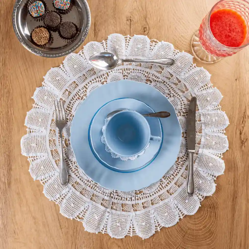 table decor with lace doilies