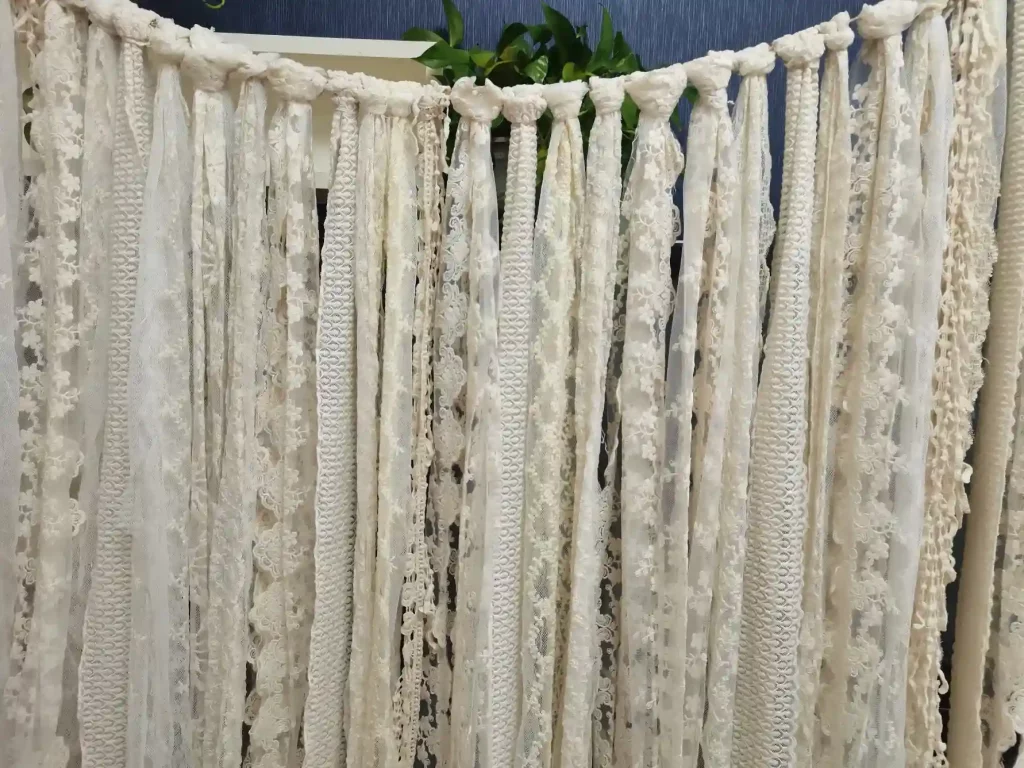 lace hanging backdrop to decorate table