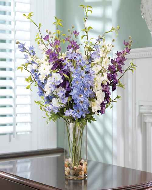 Tall gladiolus flowers to style a corner space.